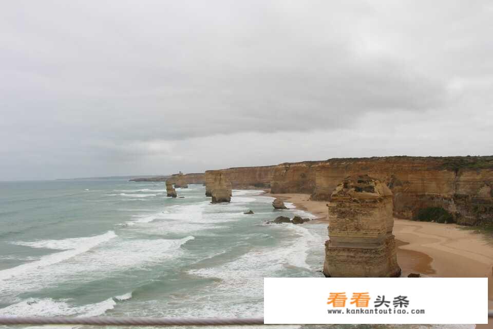 和闺蜜一起看大海拍照，怎么发朋友圈？
