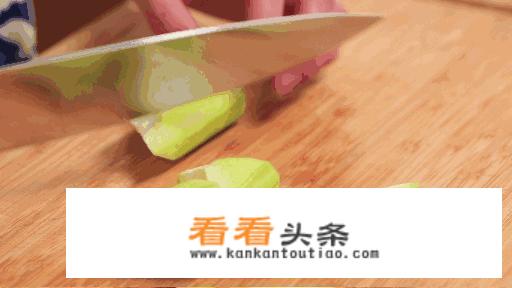 为什么冷水烧丝瓜汤会变黑？