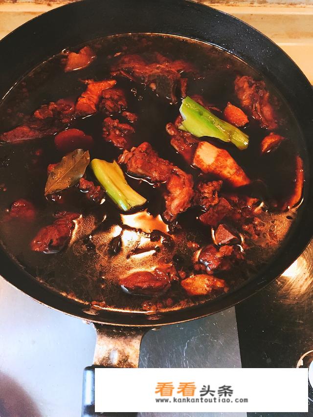 乡村食叔排骨炖土豆做法？