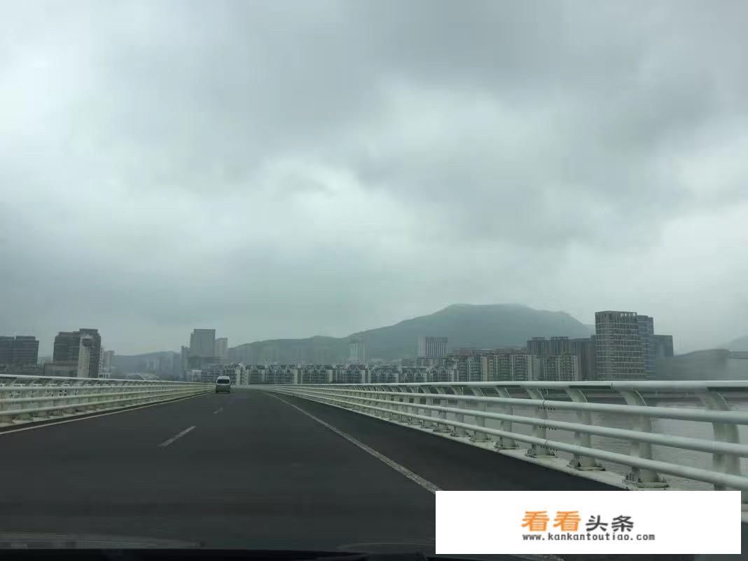 舟山旅游住朱家尖还是定海区？