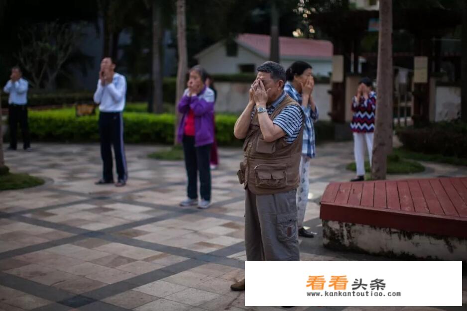 中老年女冬季出去散步时间安排？
