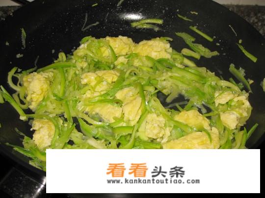 西葫芦炒鸡蛋的家常做法？