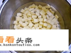 土豆炖茄子的做法？