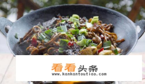 泥鳅煮腊肉火锅的做法？