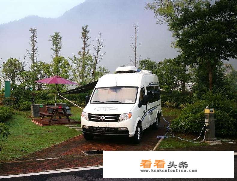 最近看到有好多房车旅游的视频，而且都是一家人。最近很流行房车旅游吗？