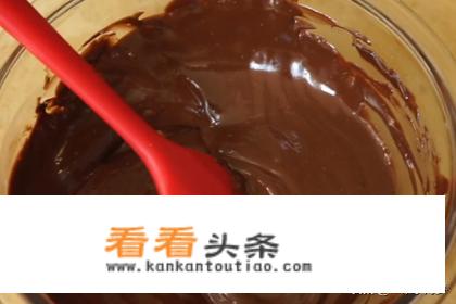 如何 *** 巧克力蛋糕？