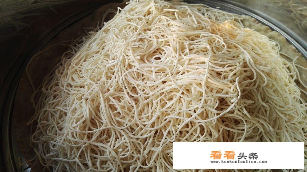 蒸宽面条的家常做法？