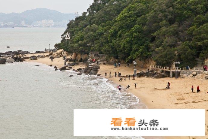 如果你去海边和海岛旅游，你喜欢人头攒动还是喜欢清净寂寥的地方？
