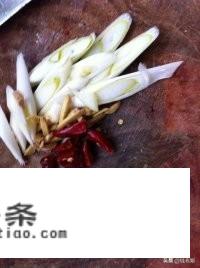黄豆芽炖五花肉最正宗的做法？黄豆芽炖五花肉正宗做法攻略？
