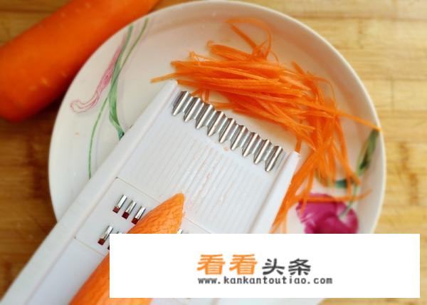 胡萝卜炒鸡蛋的做法？