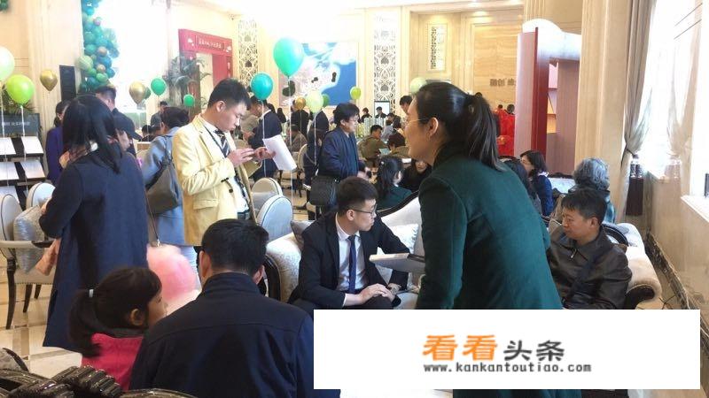 为什么青岛有些营销中心人山人海，置业顾问还拼命打 *** 推销房子？