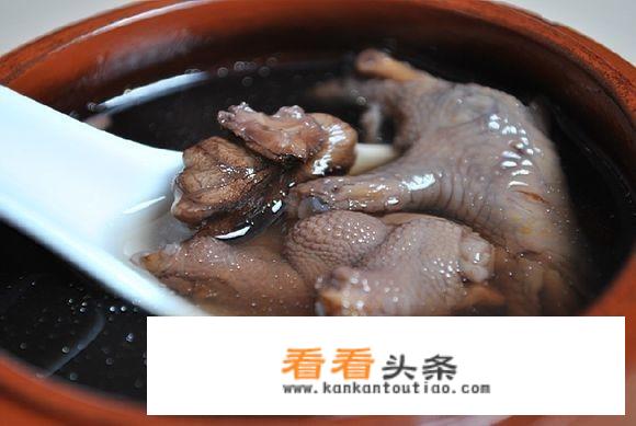 用凤爪煲汤加什么材料比较好？