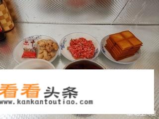 酸辣粉的酱料怎么熬制？