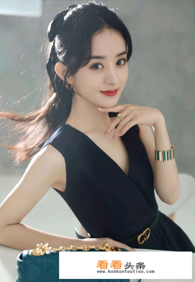 黑色连衣裙子怎么搭配？
