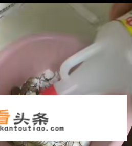 怎样用钱贴个喜字？