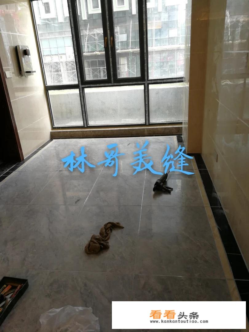 阳台墙砖，地砖用什么颜色好?浅色系?深色系?冷色系?暖色系?阳台光线很好! 这个砖颜色如何？