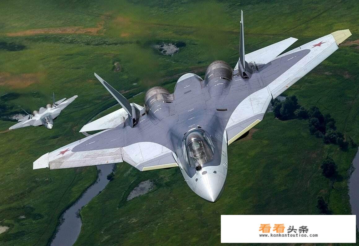 薄如纸片的俄罗斯苏-57战斗机，是如何吸引目光的？