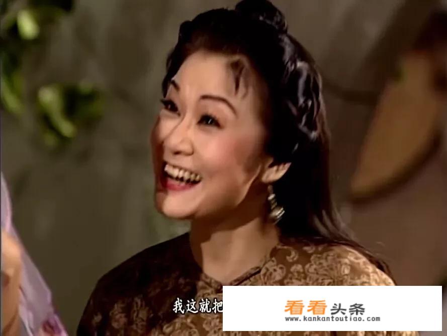 韦小宝从一个小混混做到鹿鼎公，他的身世有什么特别之处？