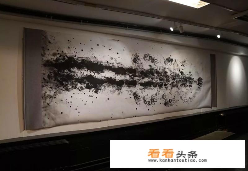 95后美女蒋涵萱的“人体书法”火了，但这真的是艺术吗？