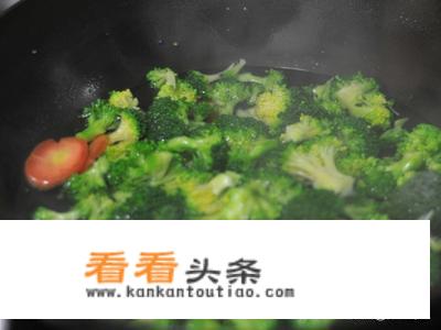清炒西兰花怎么做？