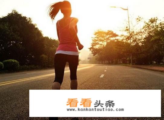 如果每天合理控制饮食加上跑步和游泳一个月可以瘦多少斤？