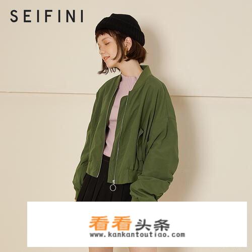 绿色衣服搭配什么颜色的裤子好看？