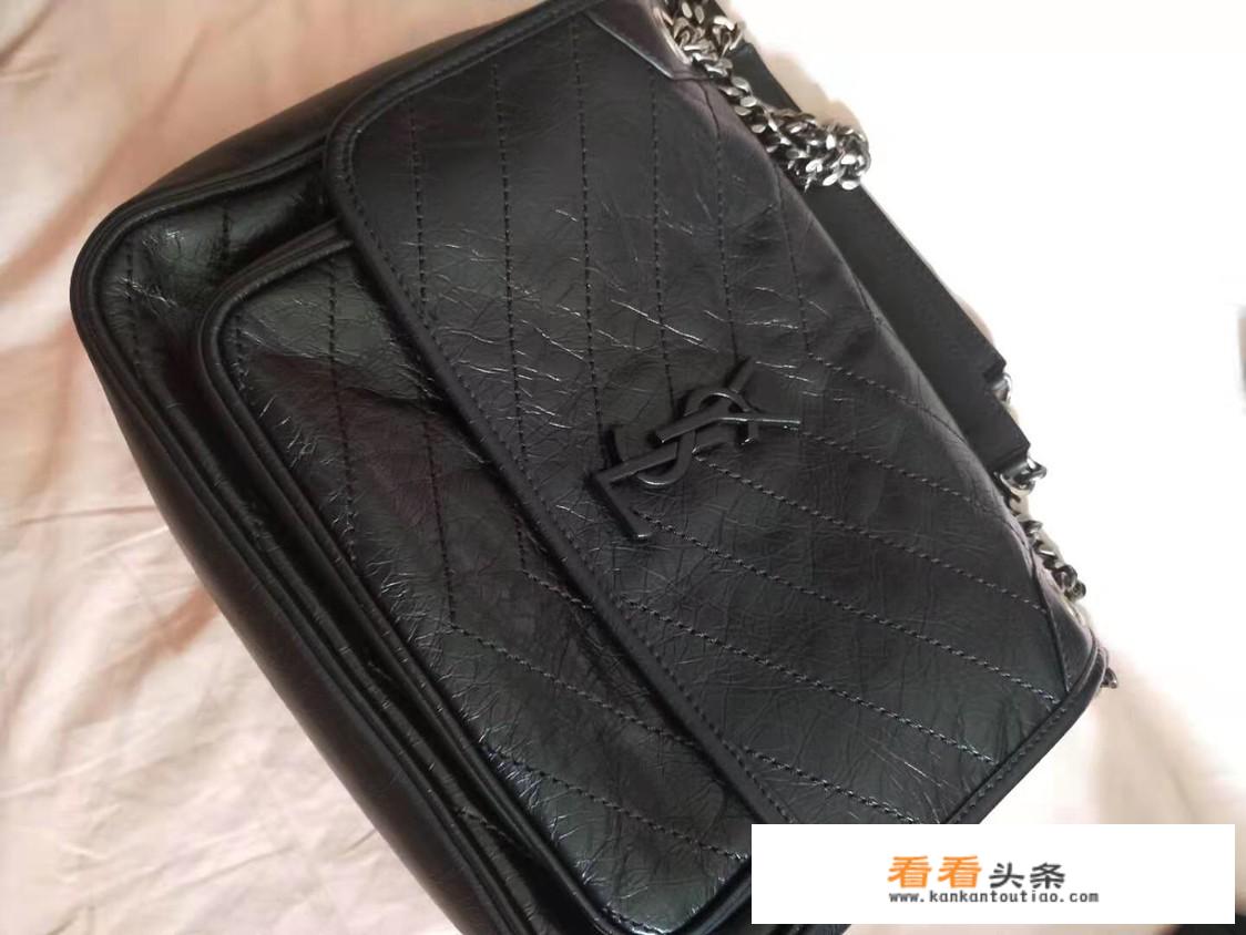 lv三合一包包有皮肩带吗？