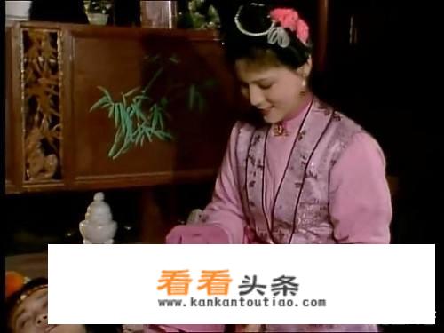 花袭人如何一步步俘获王夫人的心，将她晋升准姨娘？