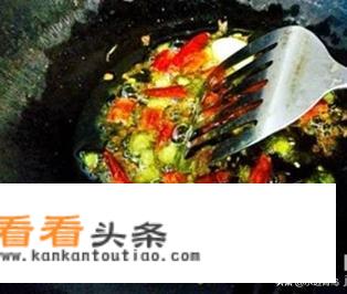 买的火锅底料怎么炒？