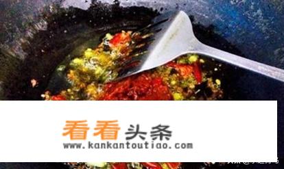 买的火锅底料怎么炒？