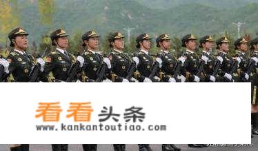 描写女兵风采的句子？