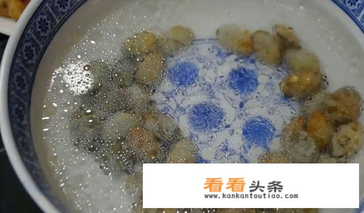 苦瓜煲汤和什么最搭配？