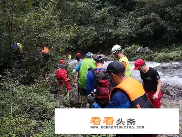 西安59岁大爷身穿短裤凉鞋，徒步进山游玩迷路，被发现时已脱水多时, 你怎么看？
