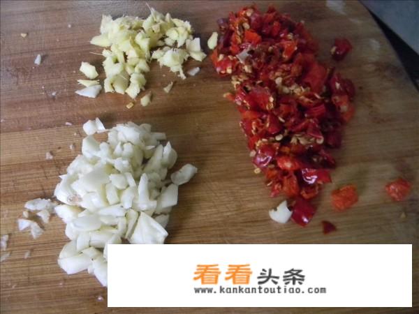 梅菜炒肉家常做法？