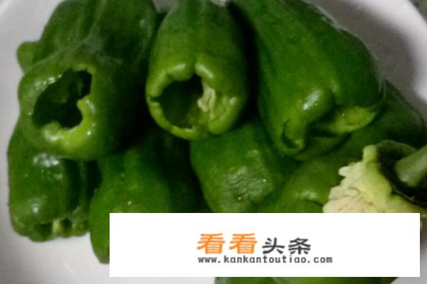 王刚油焖尖椒家常做法？