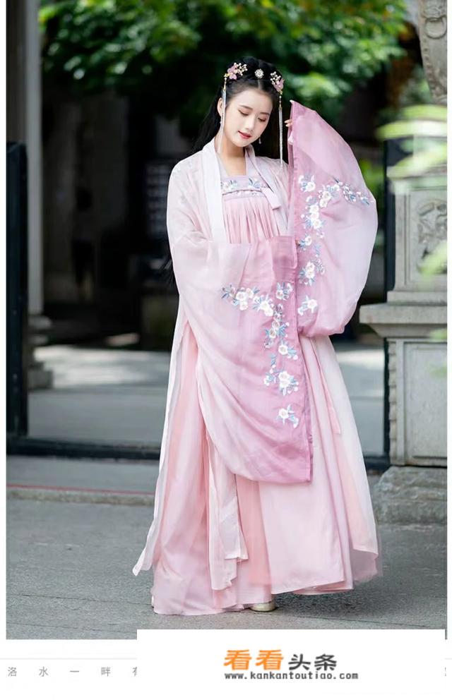 到一些古镇去旅游，穿什么衣服，拍照比较融入景色？