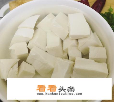 凉拌皮蛋豆腐的做法？