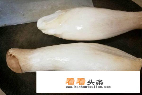 鸡腿菇跟什么炒好吃？