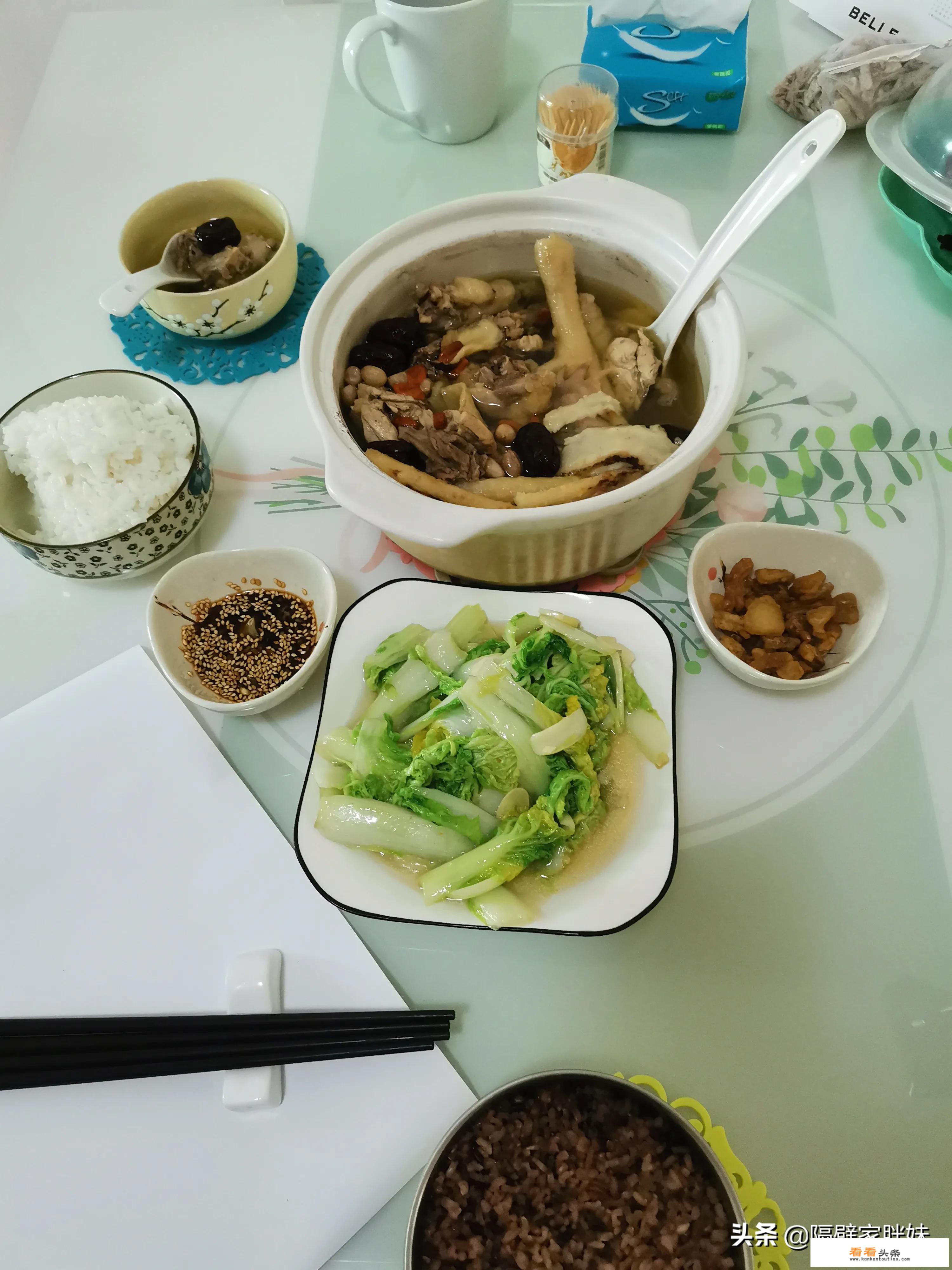 煲鸡汤的鸡肉要先煮一下祛血水吗？