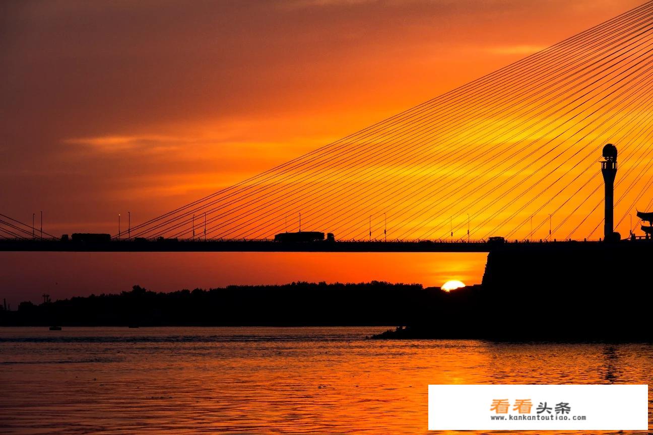 出去旅游，看山、看水、看建筑，不带人的照片应该怎么拍？