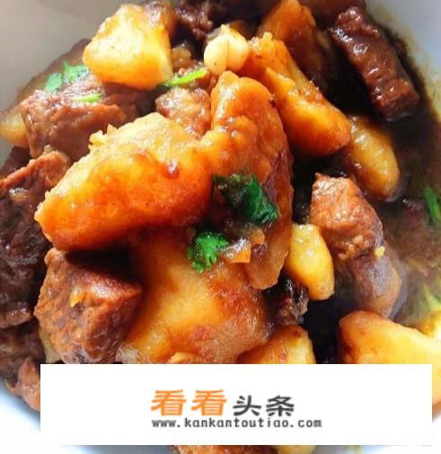 土豆炖五花肉的家常做法？