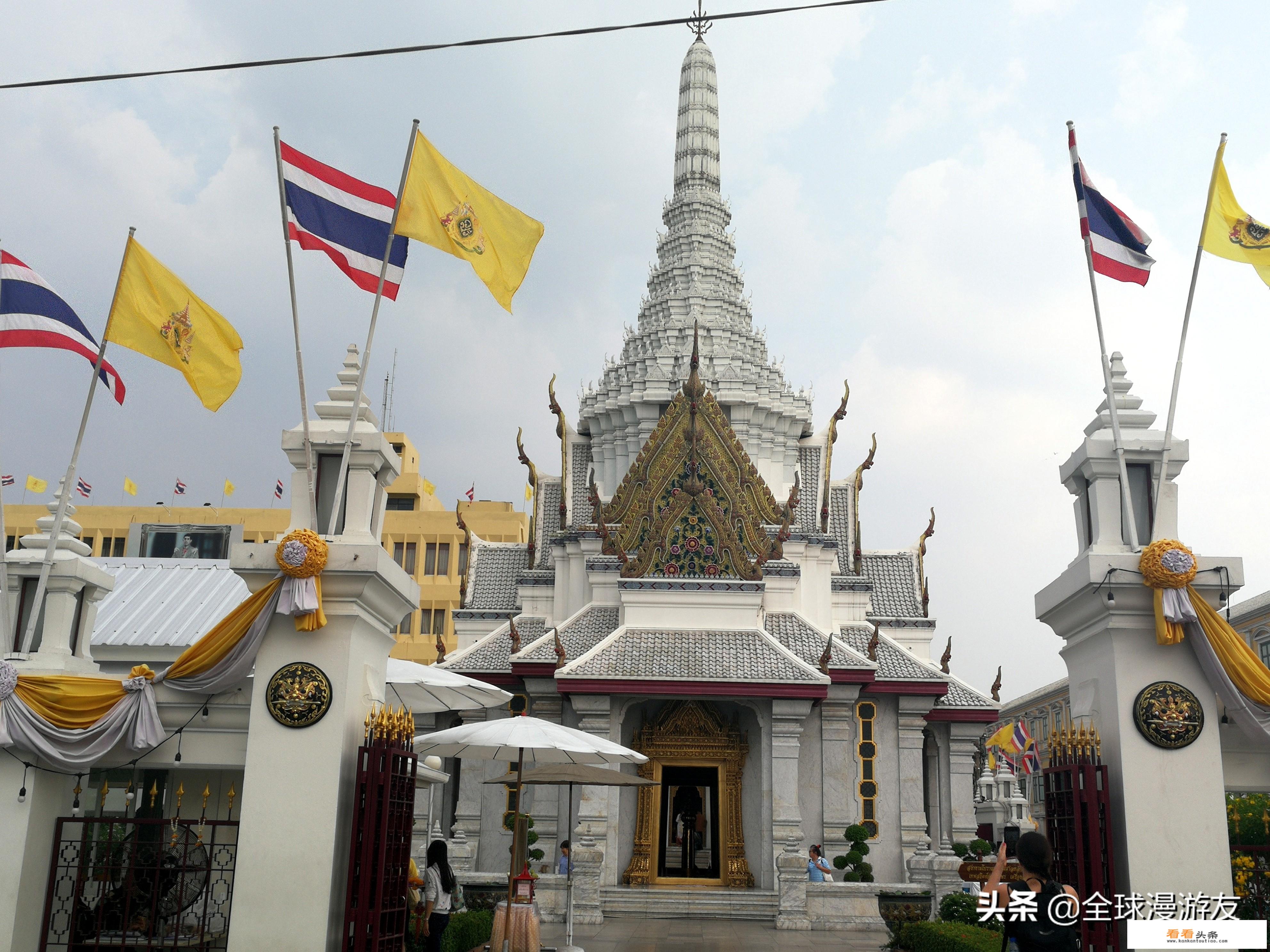 能否聊一聊你们觉得去国外旅游时需要注意些什么？