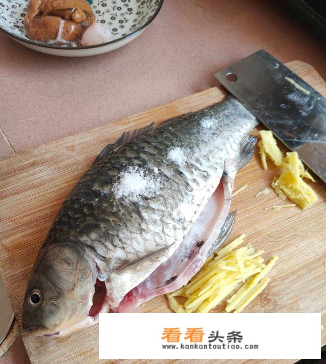 清炖鲫鱼的家常做法怎么做好吃？