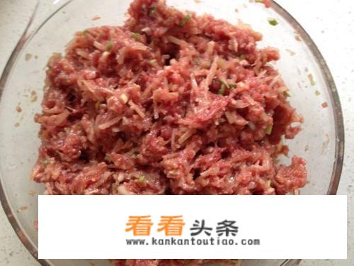 牛肉馅怎样做会比较嫩？