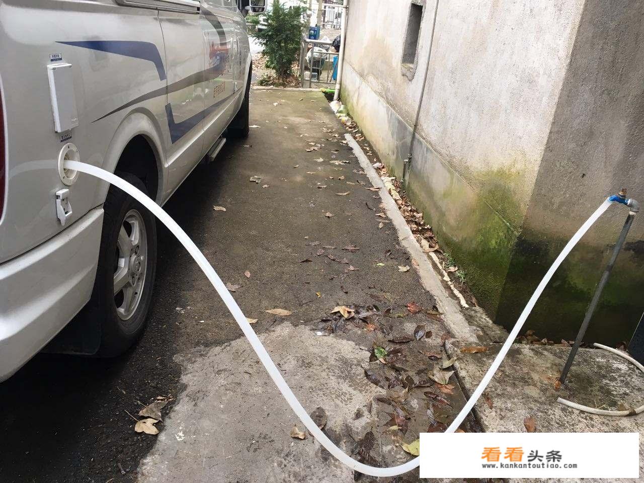 公厕固定环卫工又被指派干义务工合理吗？