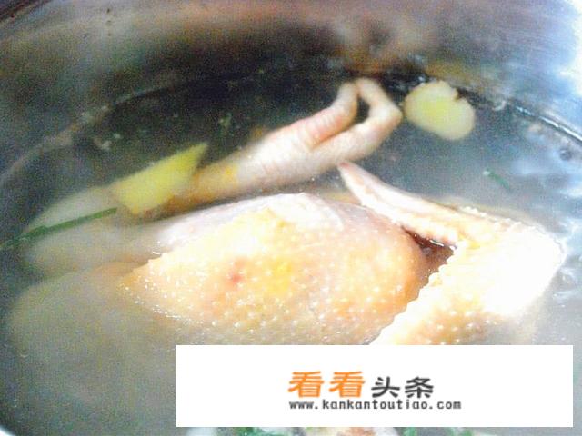 煮白切鸡放什么调料？