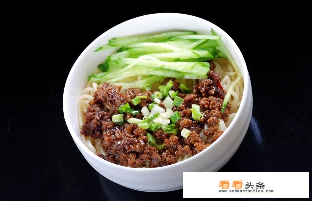 炸酱面是怎么做的？
