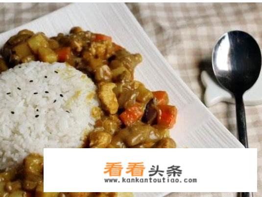 日本冲绳县推出了孔雀肉咖喱饭，你敢吃吗？