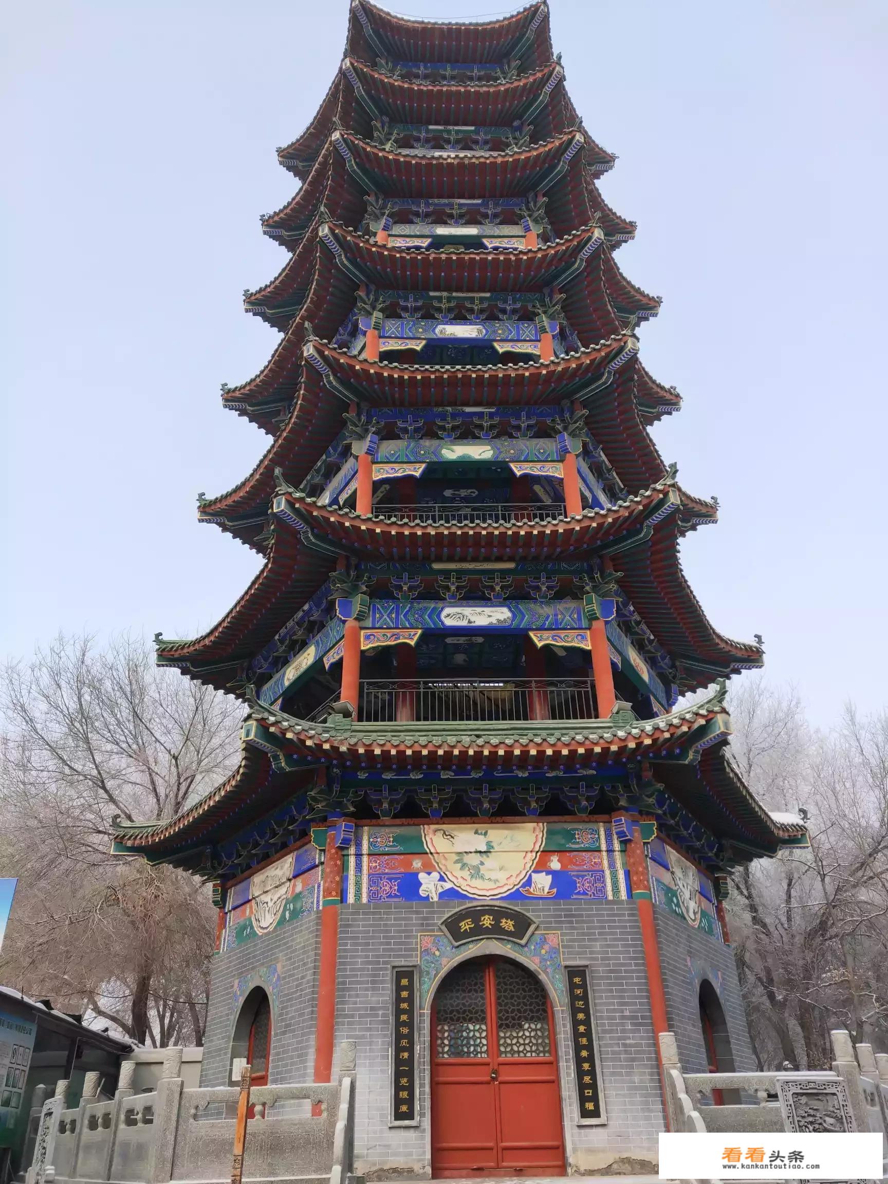 去新疆旅游，有哪些特色美食和餐厅推荐？