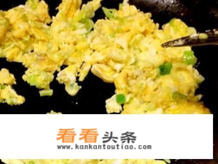 怎么做葱花炒鸡蛋？